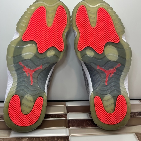 Jordan Future Low wolf gray infrared. Men’s Size 9.5 - Picture 15 of 17